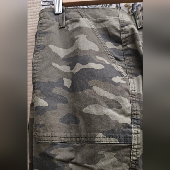 NWT Banana Republic Camouflage CargoPants - Picture 3 of 8
